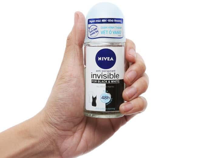 Lăn khử mùi Nivea Men Invisible For Black & White